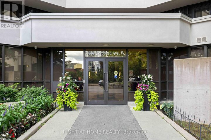 Property Photo: 1060 Sheppard Avenue West 1521 ON M3J 0G7