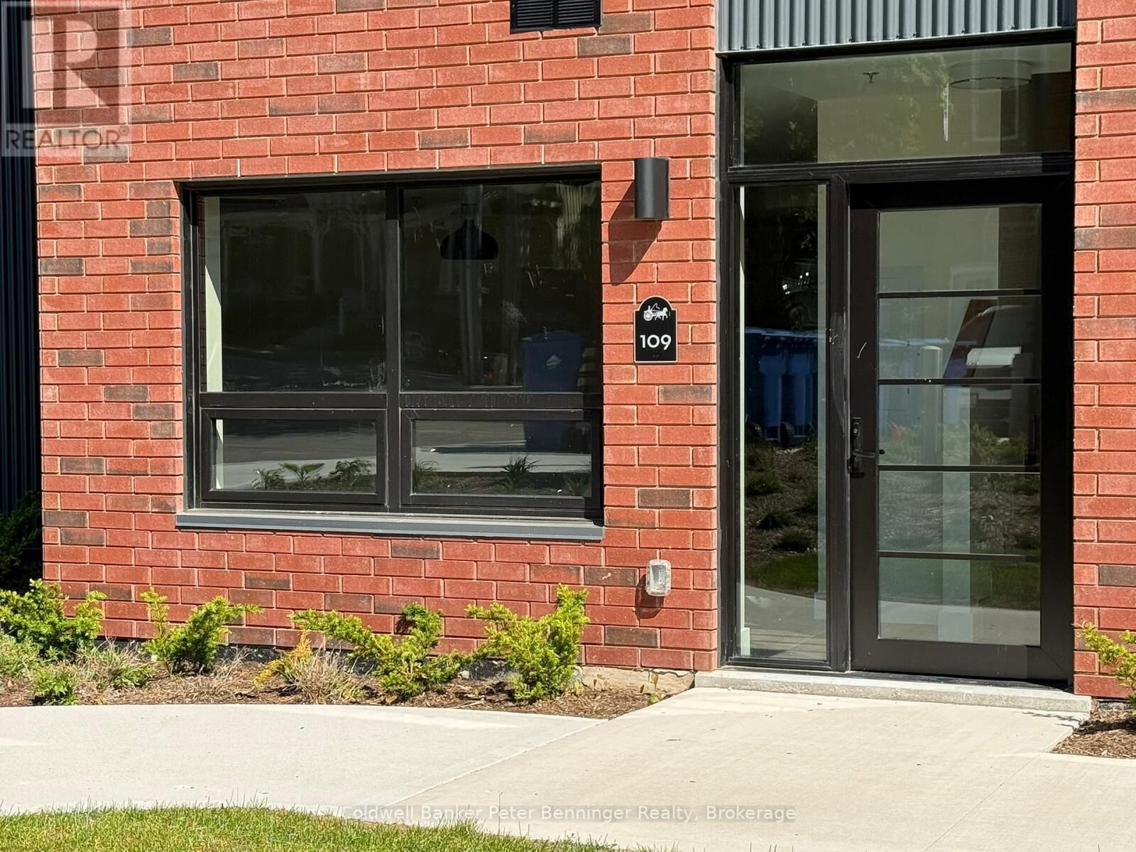 Property Photo: 604 South Queen Street South 109 ON N0G 2N0