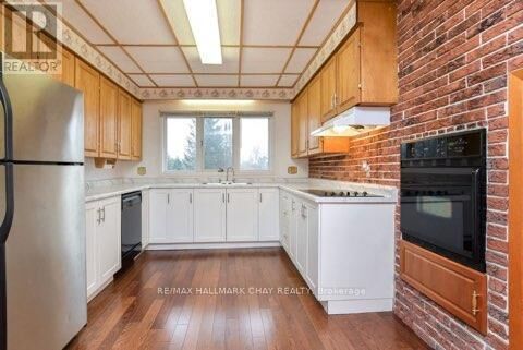 Property Photo:  18 Elm Street B  ON L9R 1M8 