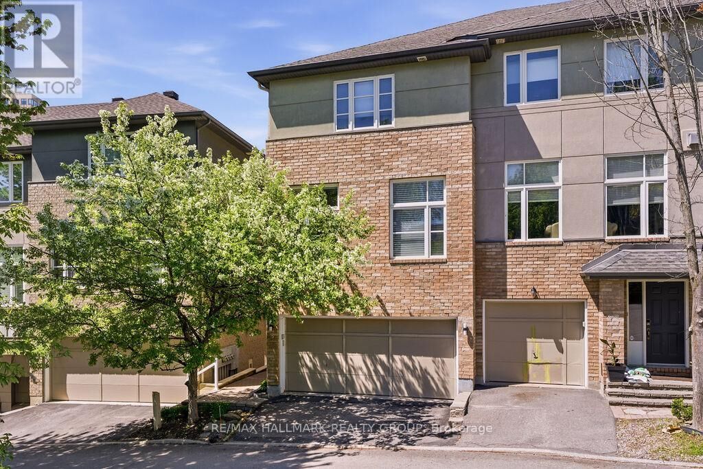 Property Photo:  8 Pondside Private  ON K1K 4X3 