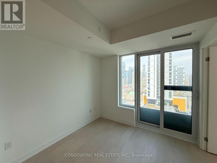 Property Photo:  252 Church Street 2205  ON M5B 0E6 