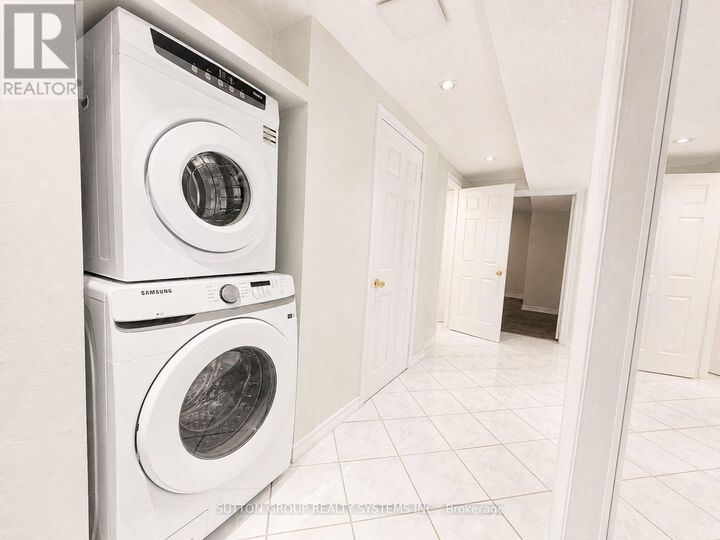 Property Photo:  1157 Charminster Crescent Lower  ON L5V 1P9 