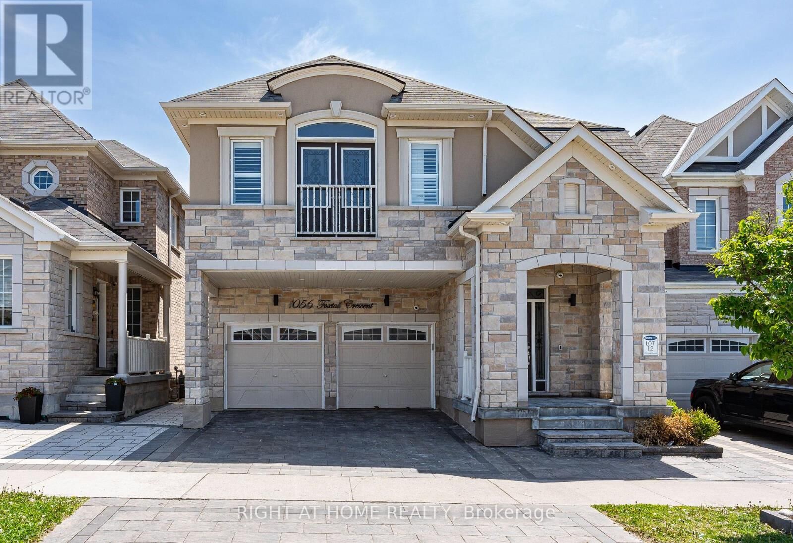 Property Photo:  1056 Foxtail Crescent  ON L1X 0E7 