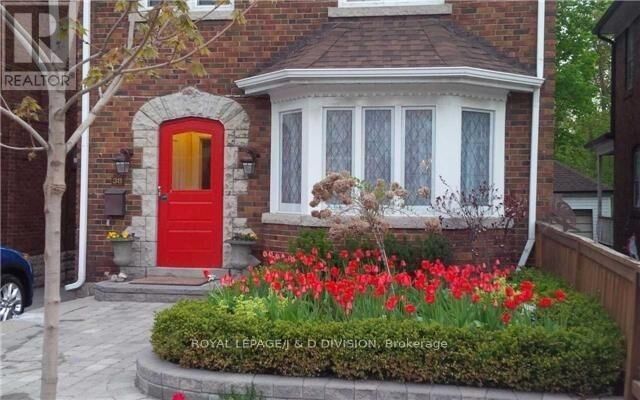 Property Photo:  311 Chaplin Crescent  ON M5P 1B1 