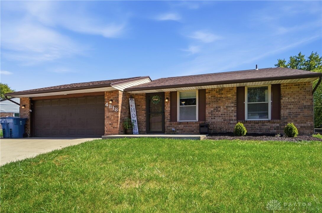 Property Photo: 4818 Creeknoll Court OH 45424