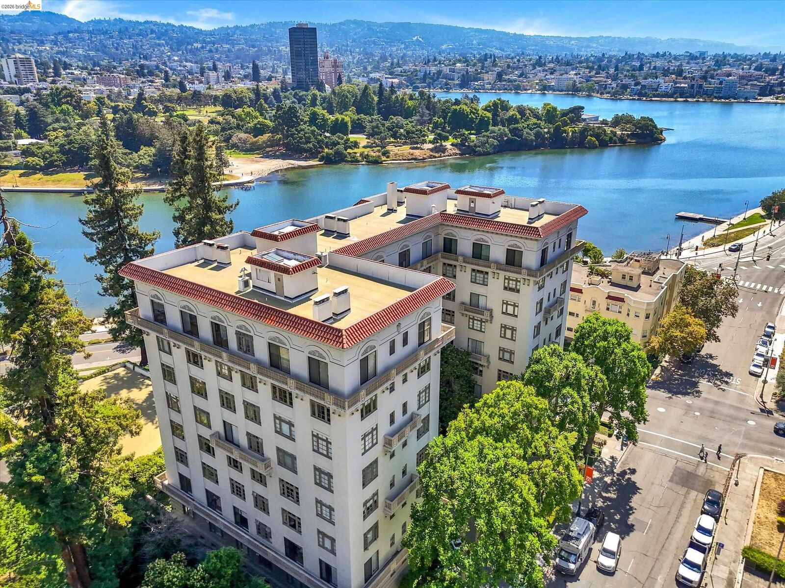 Property Photo: 200 Lakeside Dr 801 CA 94612