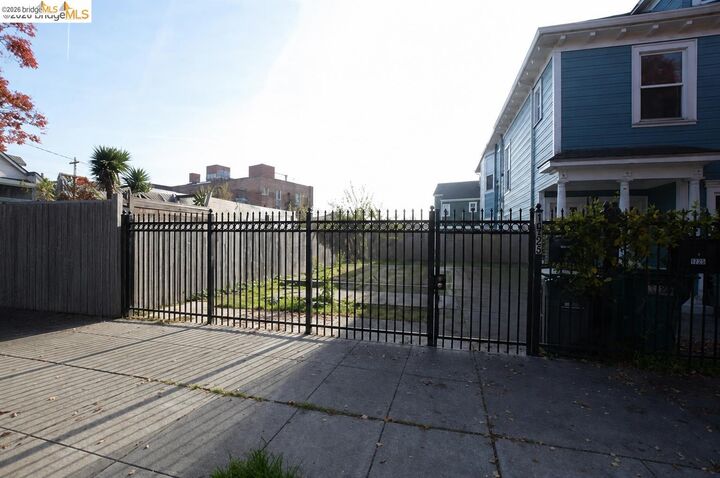 Property Photo:  -0- 8th St  CA 94607 