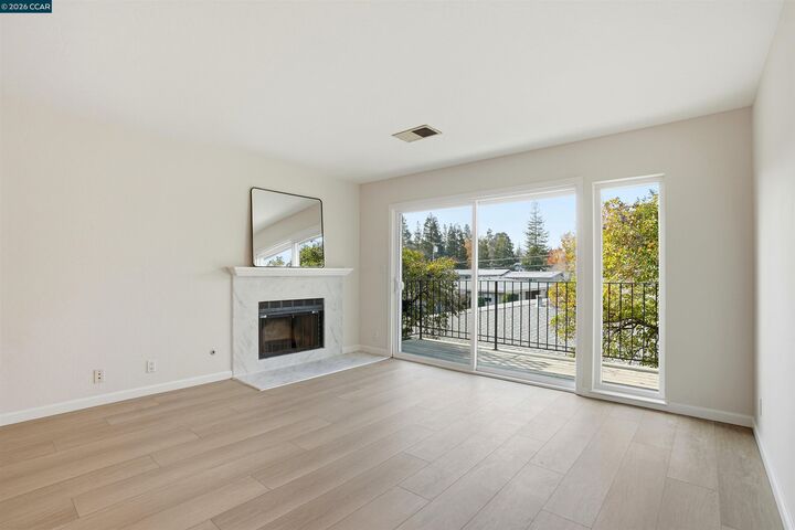 Property Photo: 1077 Wesley Ct 7 CA 94597