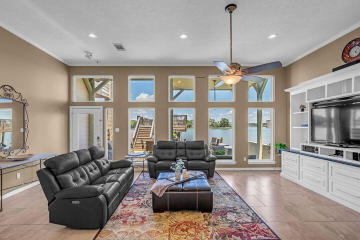 Property Photo:  1234 Lake View Drive  TX 77356 