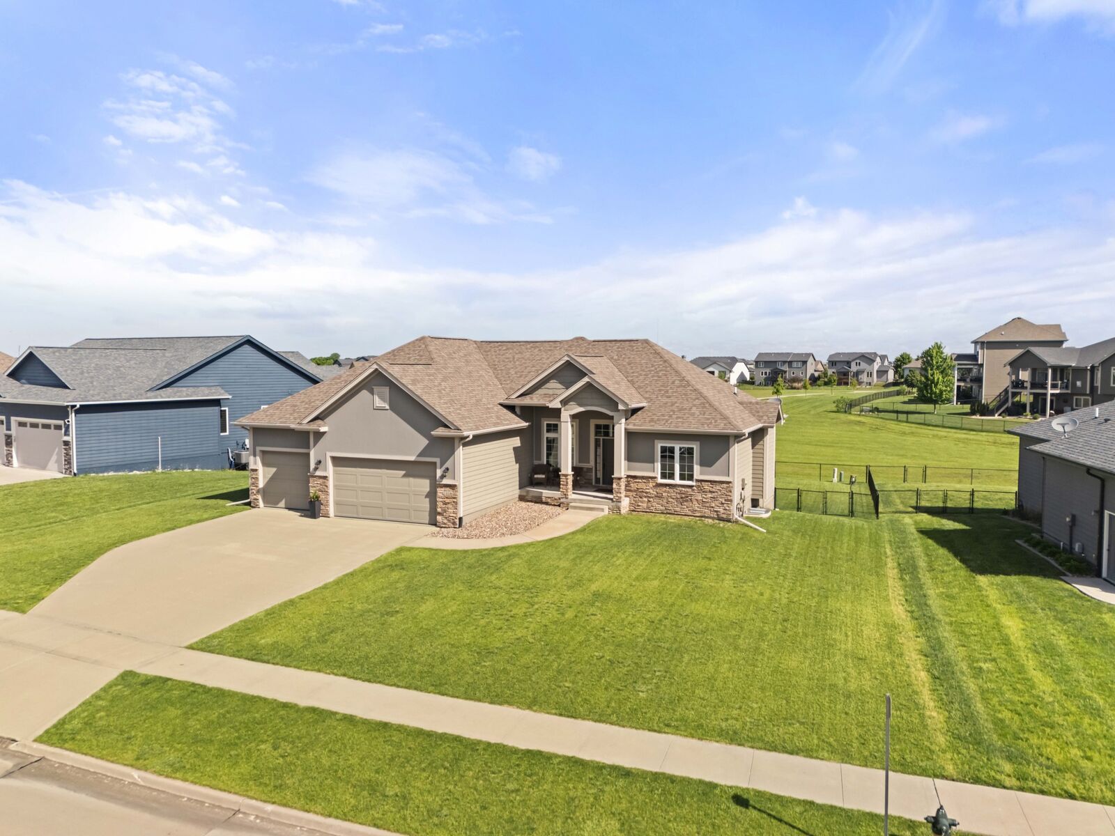 Property Photo: 2406 NE 16th Street IA 50021