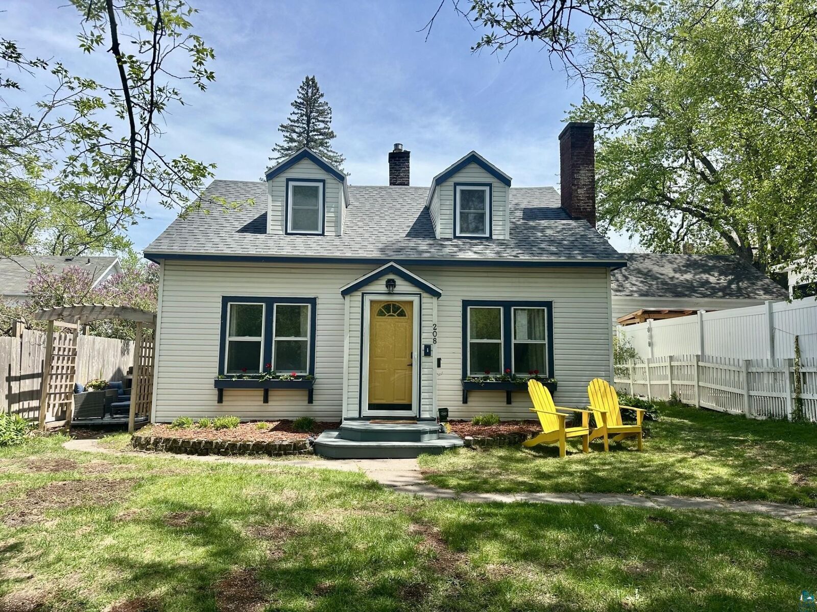 Property Photo:  208 Chestnut St  MN 55720 