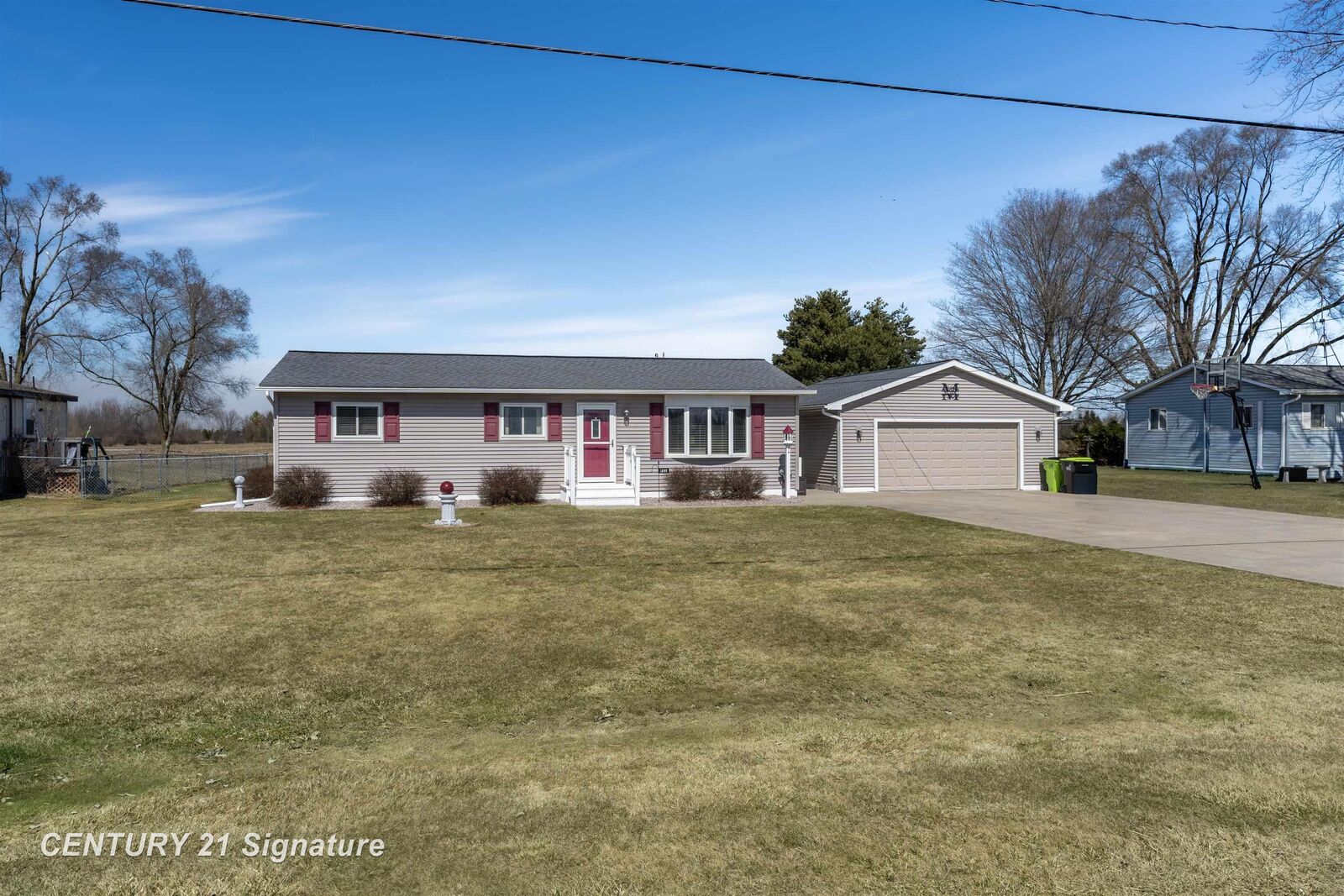 Property Photo:  1600 Hotchkiss Road  MI 48623-9331 