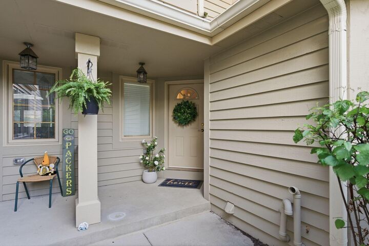 Property Photo:  W240n2160 Dorchester Dr  WI 53072 