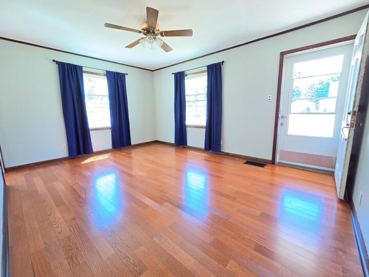 Property Photo:  1043 Birchwood Dr  WI 53095 