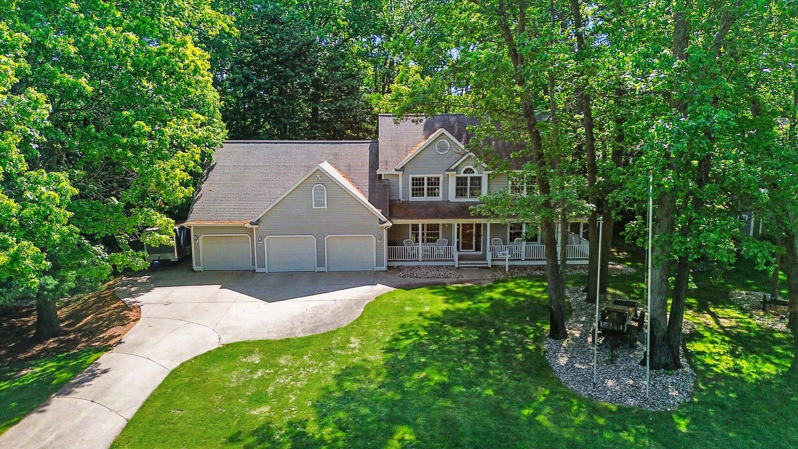 Property Photo:  13784 Hofma Drive  MI 49417 
