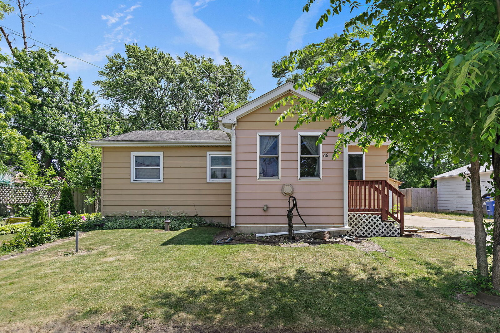Property Photo:  66 E North Avenue  IL 60112 