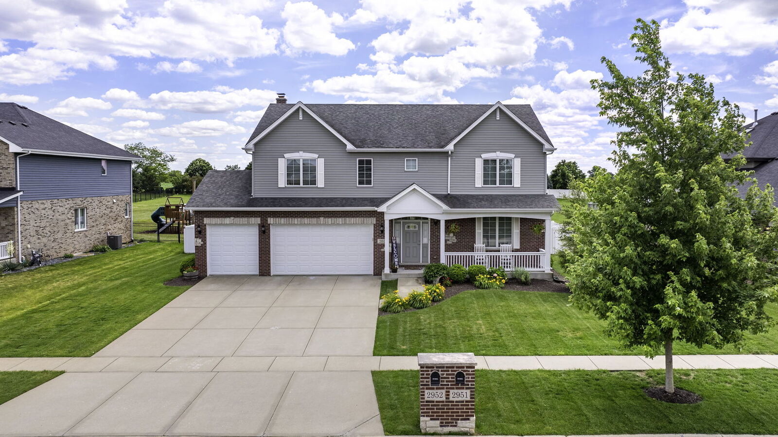 Property Photo: 2951 Brett Drive IL 60451
