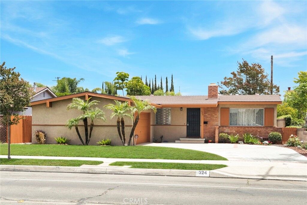 Property Photo:  324 N La Reina Street  CA 92801 