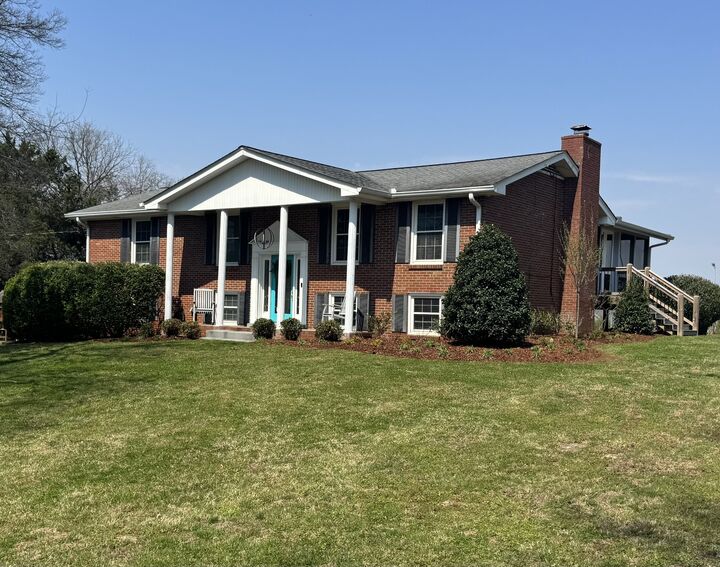 Property Photo:  2084 Kidd Rd  TN 37135 