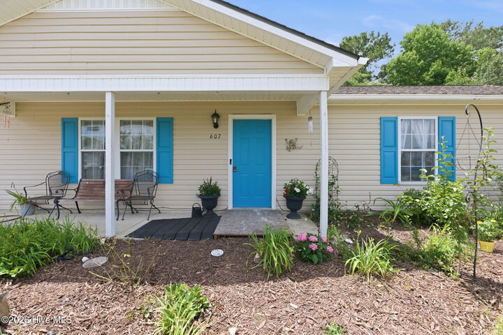Property Photo: 607 Darkwood Drive NC 28532