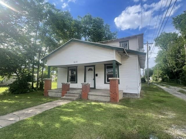 Property Photo:  615 W Broadway  OK 74601 