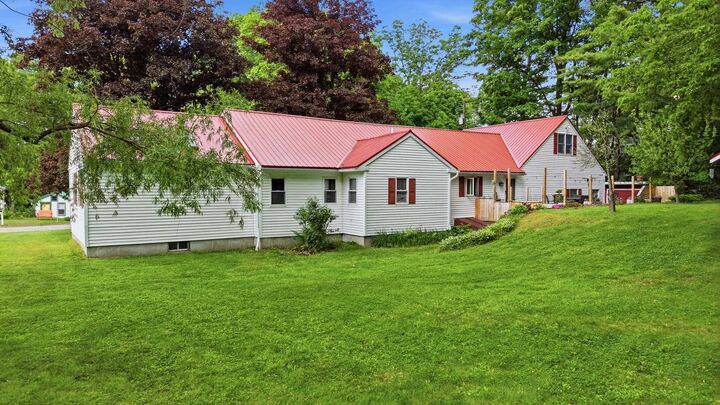 Property Photo:  19 Deer Street  NH 03276 