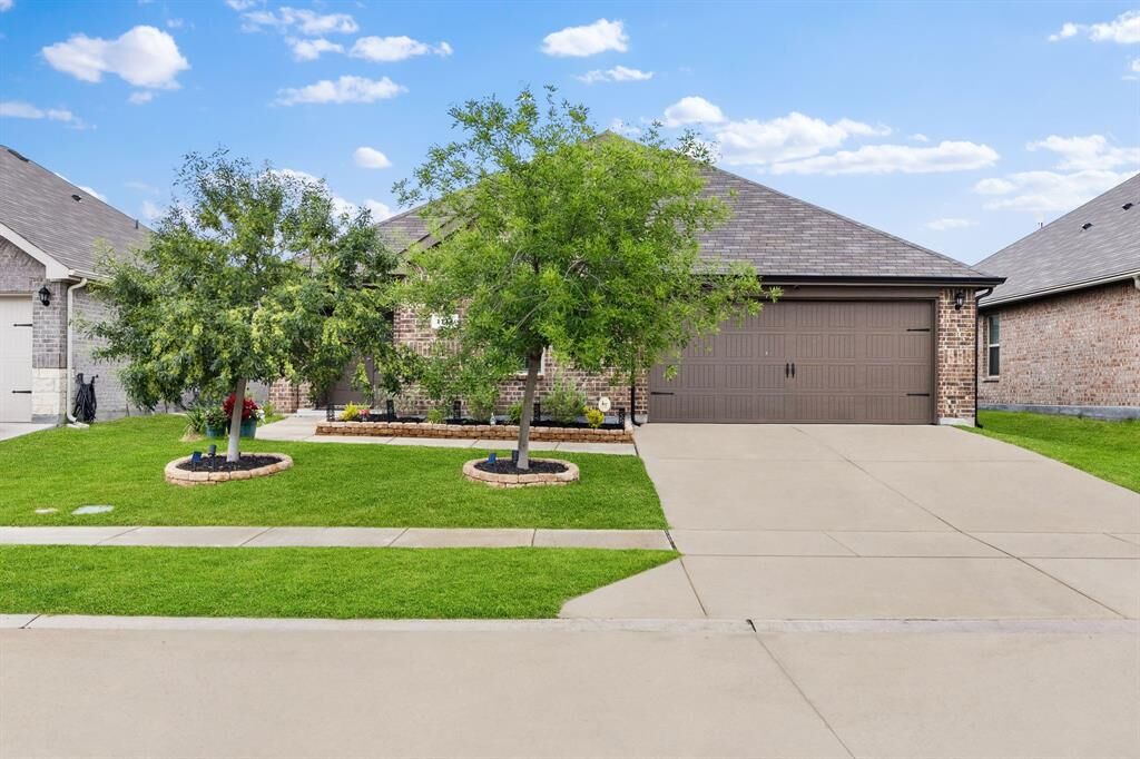 Property Photo: 1111 Baldwin Lane TX 75119