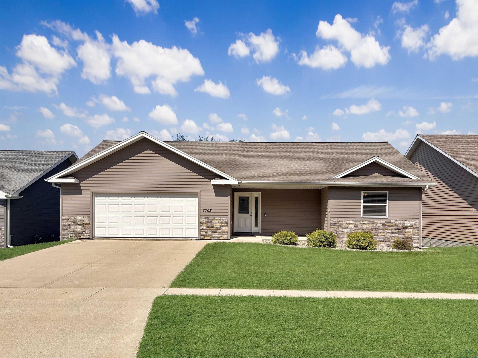 Property Photo:  4705 Harrison St  IA 51108 