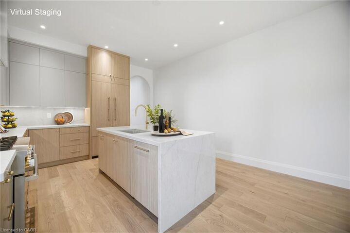 Property Photo:  40B Maple Avenue N  ON L5H 2S1 