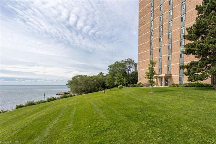 Property Photo: 5250 Lakeshore Road 1204 ON L7L 5L2