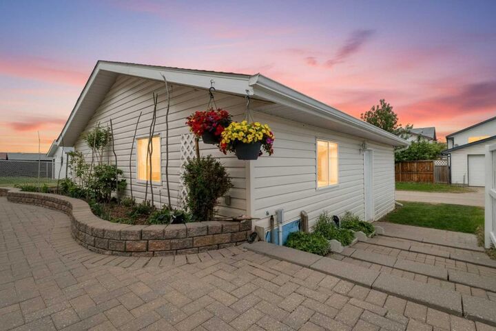Property Photo: 131 Deschner Close AB T4R 3C4