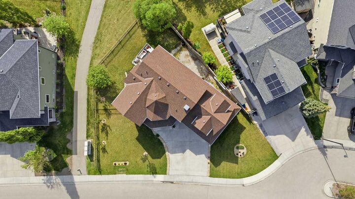 Property Photo: 1605 Montgomery Way SE AB T1V 0B8