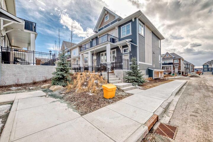 Property Photo:  410 Cranbrook Walk SE  AB T3M 2V5 