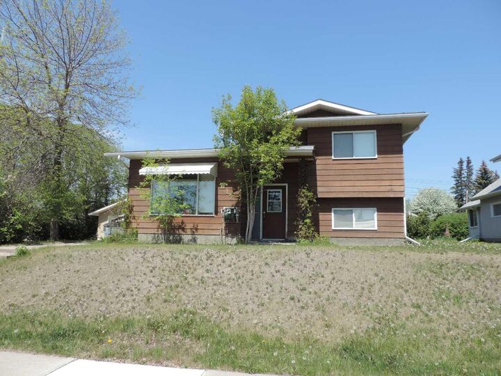 Property Photo: 5042 51 Avenue AB T0C 2J0