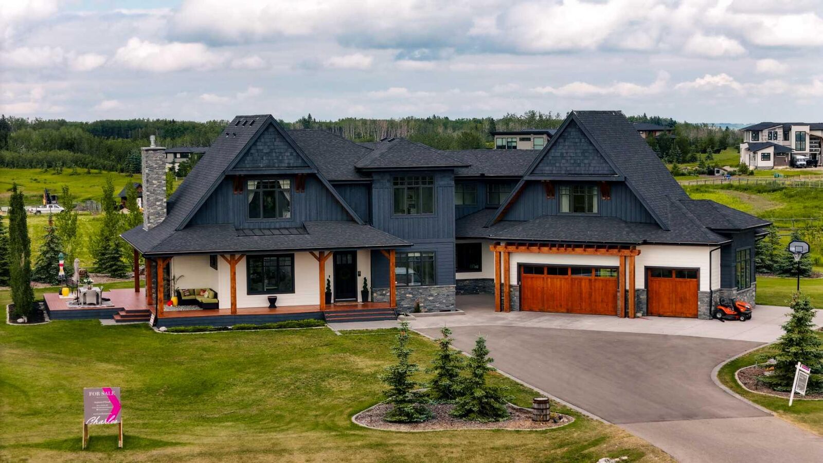 Property Photo: 14 Silverhorn Park AB T3R 0X3