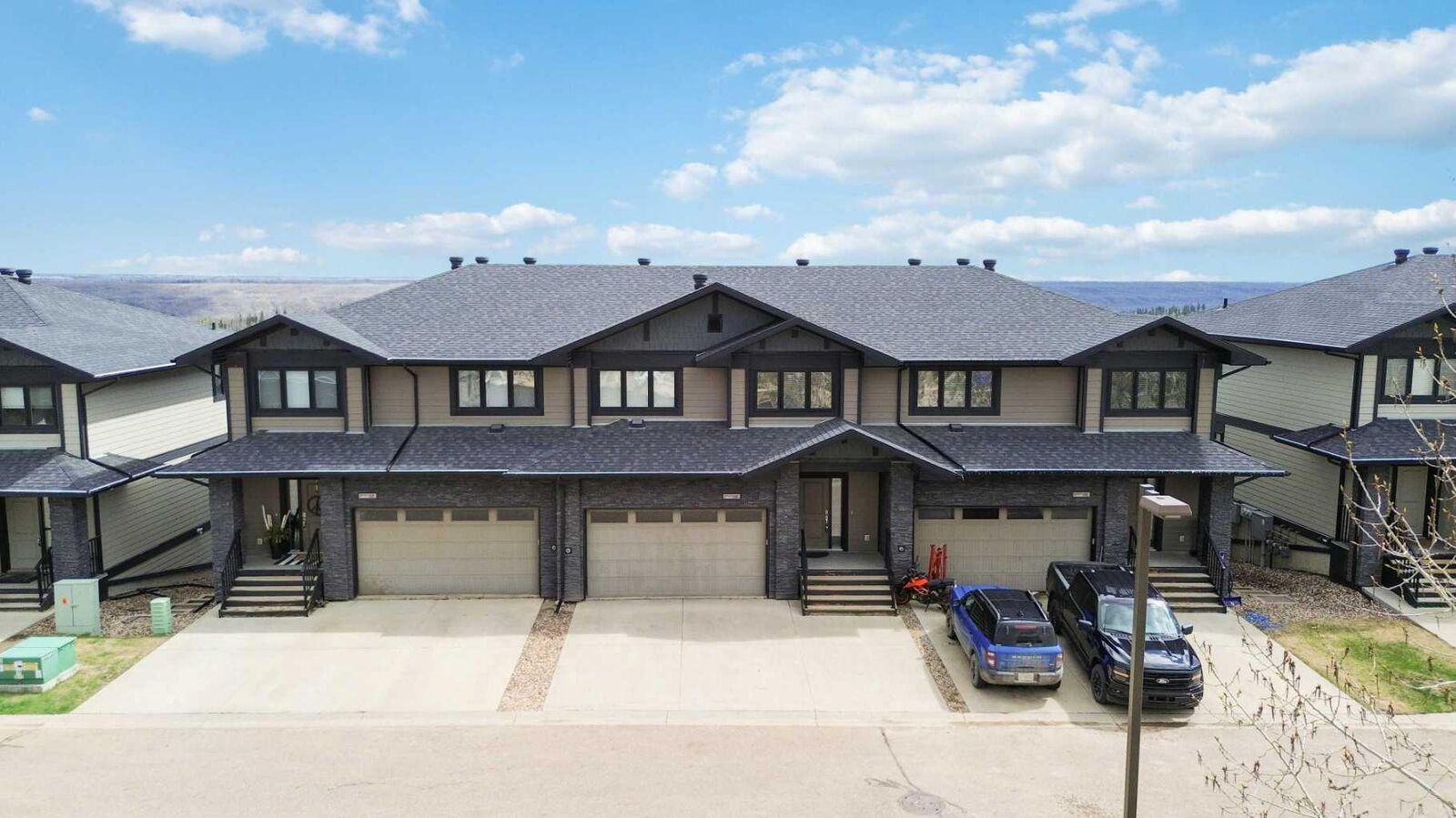 Property Photo:  208 Sparrow Hawk Drive 14  AB T9K 0Y8 