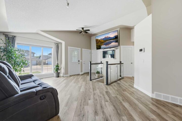 Photo de la propriété:  206 Highwood Village Place NW  AB T1V 1V9 