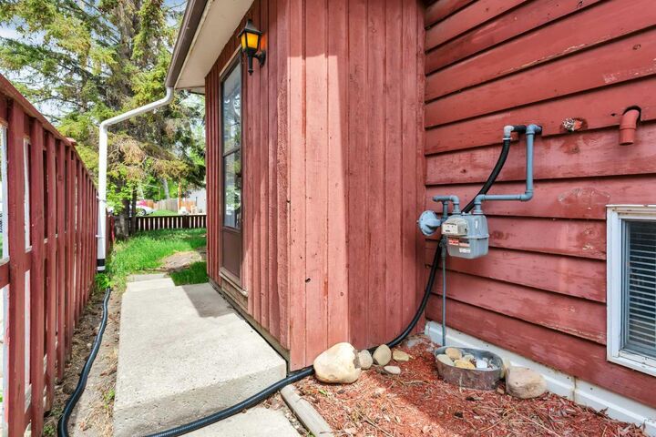 Property Photo: 4417A 47A Avenue AB T4S 1N4