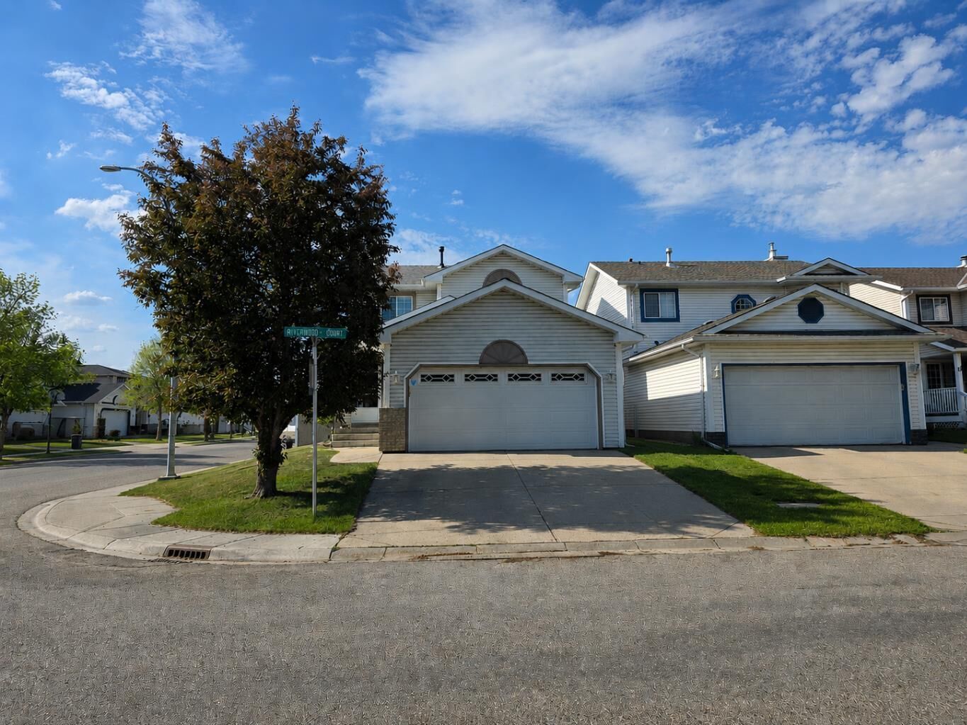 Property Photo:  3 Riverwood Court SE  AB T2C 4E9 