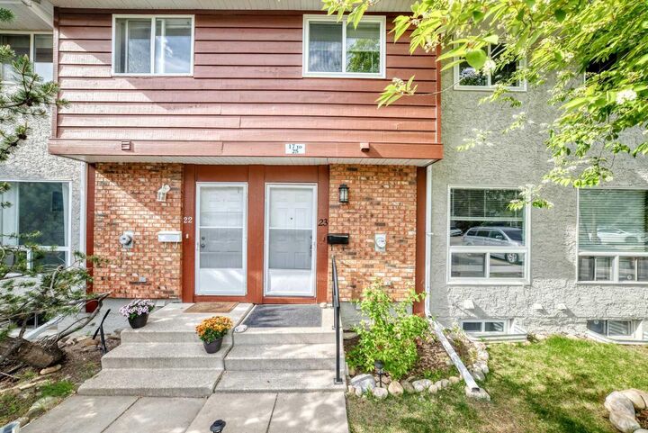 Photo de la propriété:  6915 Ranchview Drive NW 23  AB T3G 1R8 