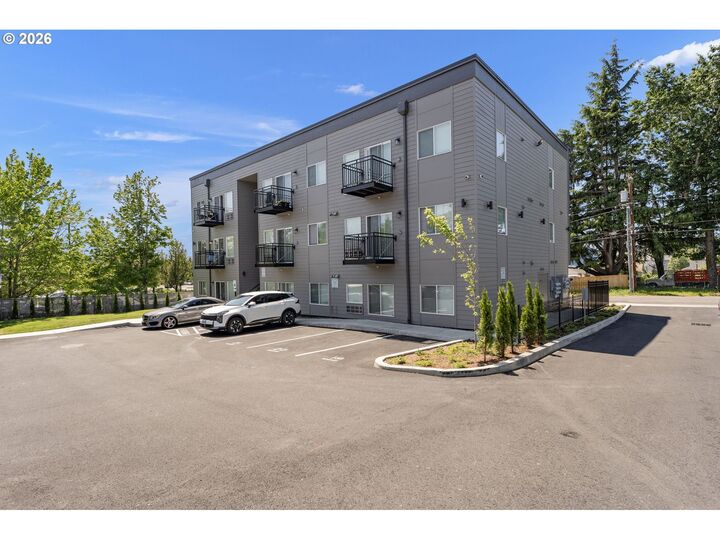 Property Photo: 3320 SE 90th Pl OR 97266