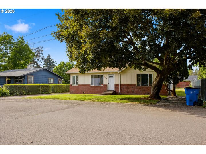 Property Photo:  9810 NE 2nd St  WA 98664 