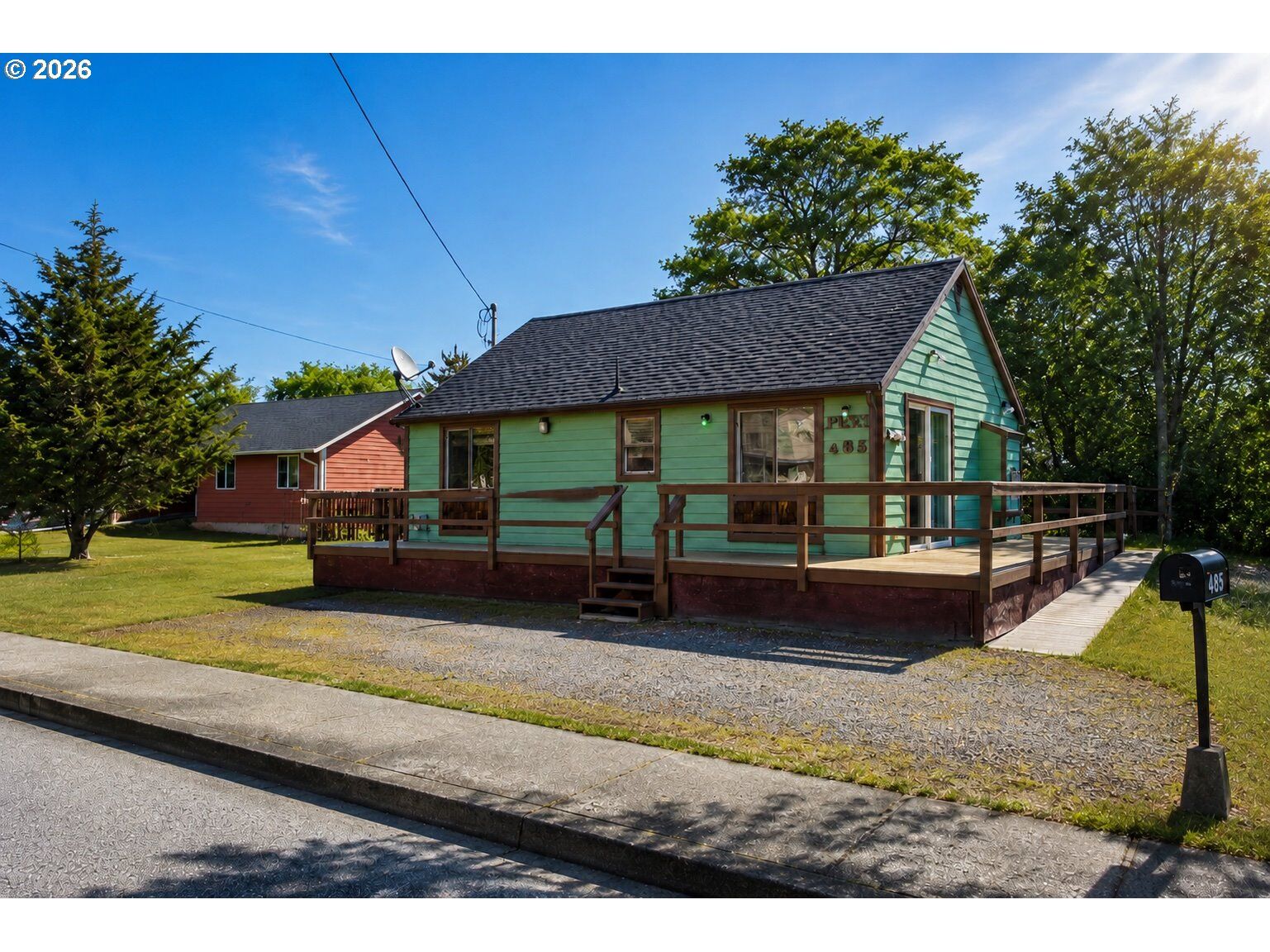 Property Photo: 495 N Wahanna Rd OR 97138