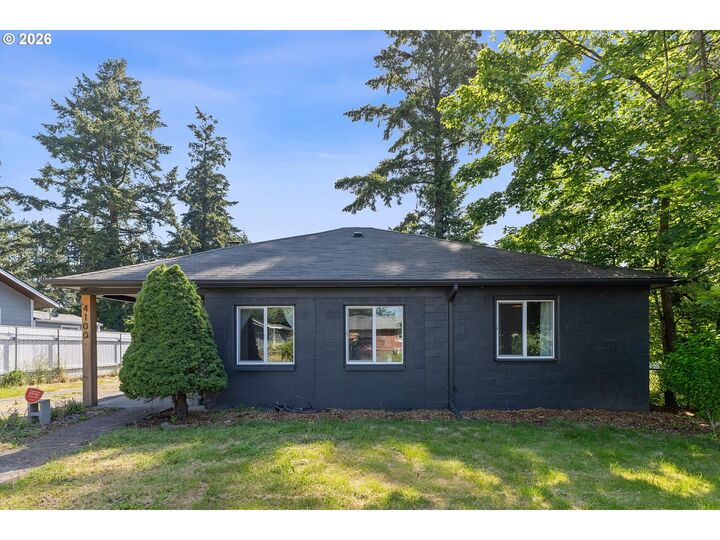 Property Photo: 4100 SE 98th Ave OR 97266