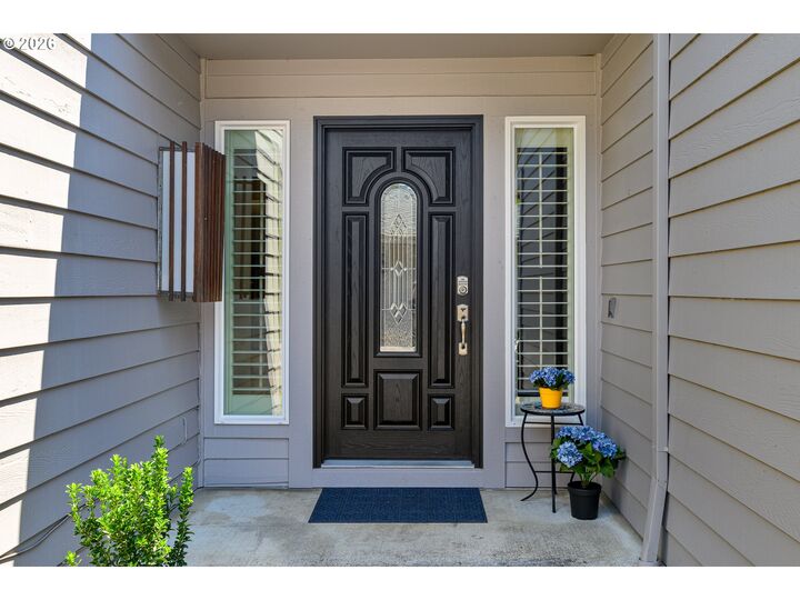 Property Photo: 8070 SW Fairway Dr OR 97070