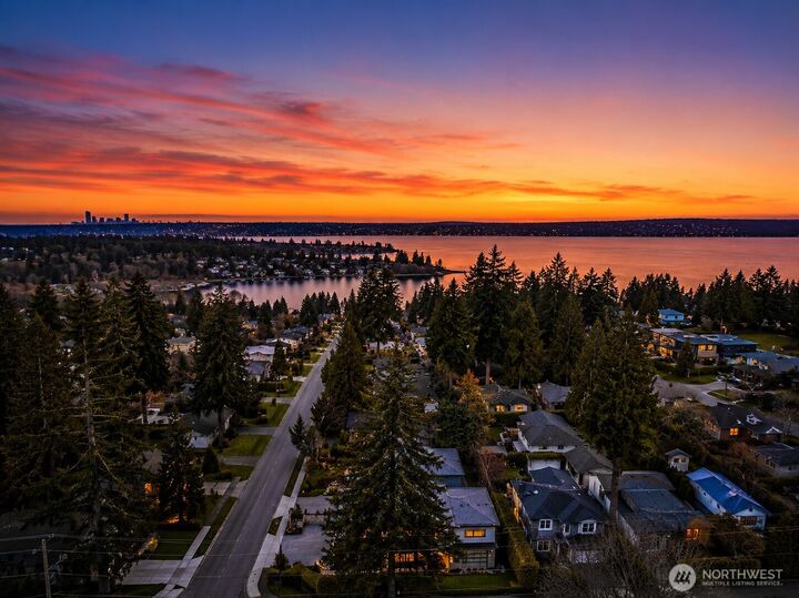 Property Photo:  4605  108th Avenue NE  WA 98033 