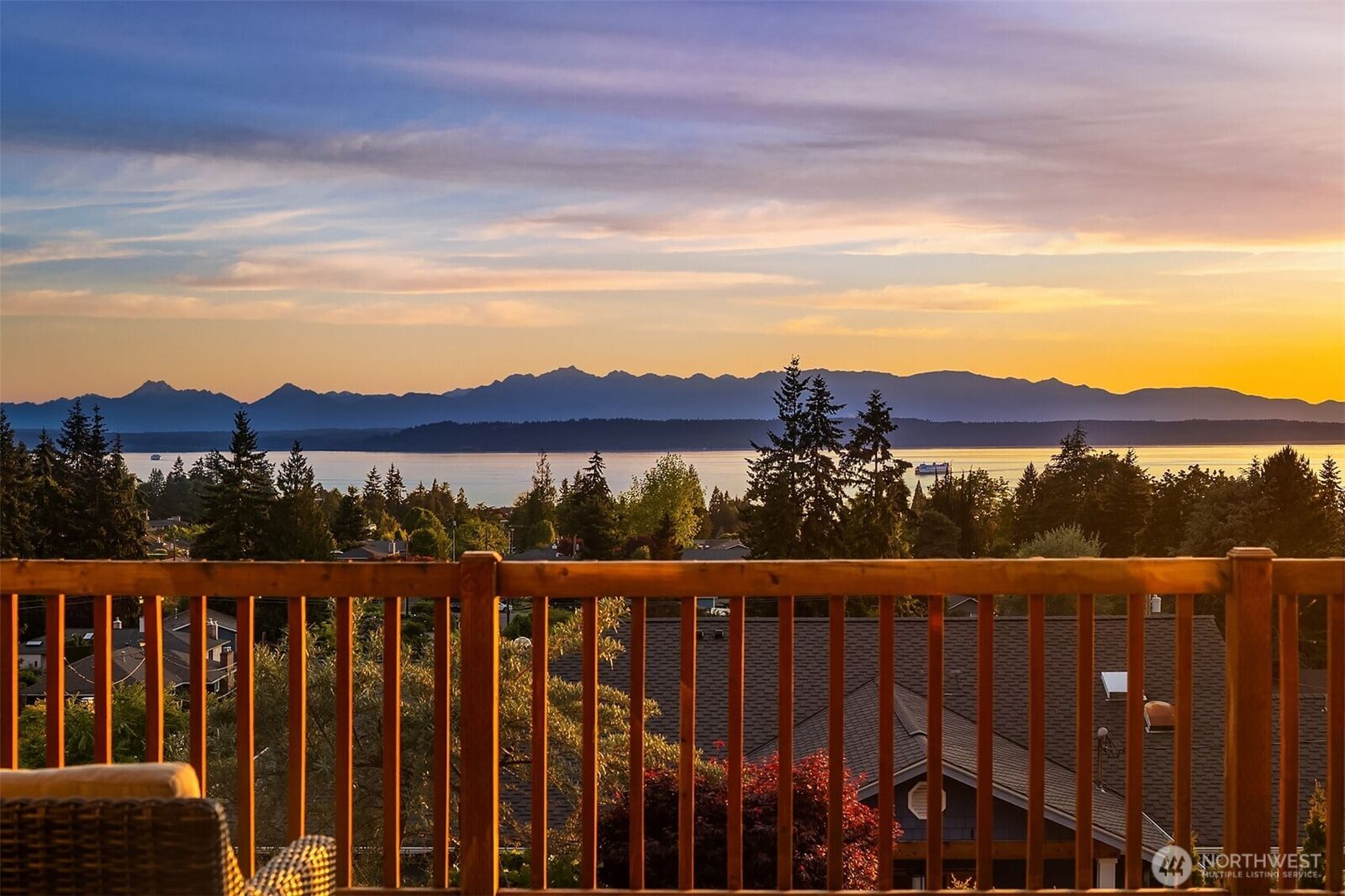 Property Photo:  1116  Vista Place  WA 98020 