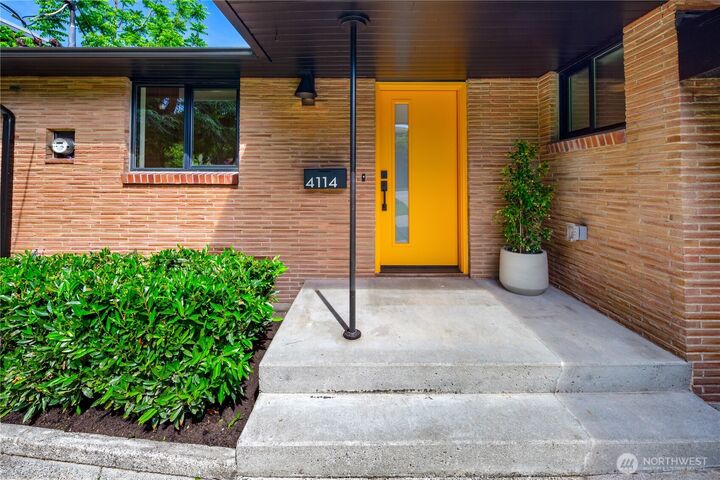 Property Photo: 4114 48th Avenue S WA 98118