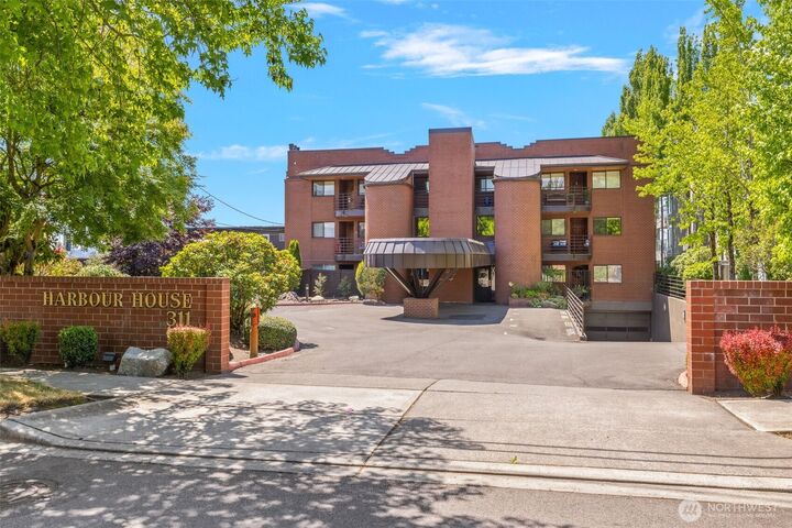 Property Photo: 311 2nd St. S 302 WA 98033