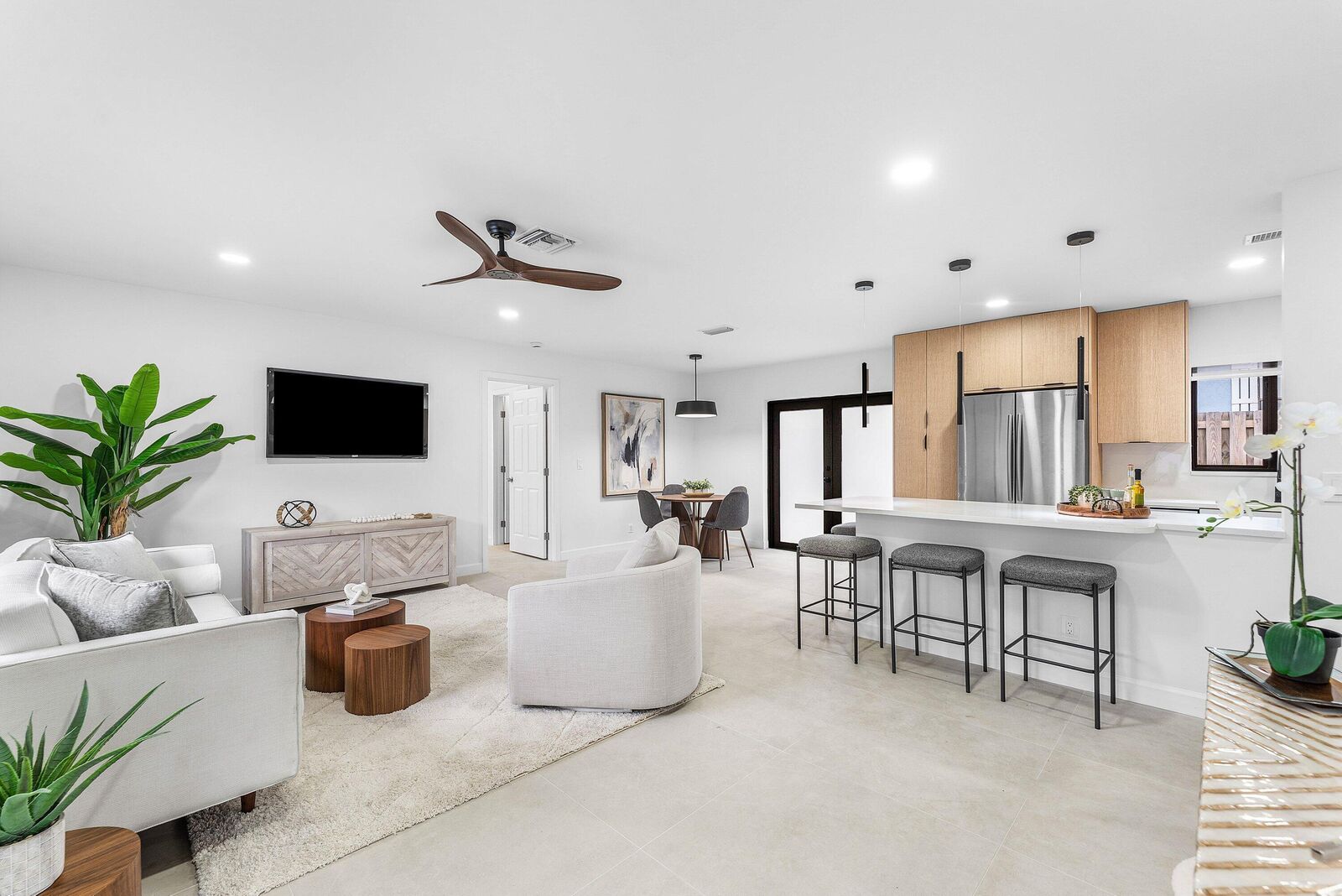 Property Photo: 608 SE 2nd Avenue FL 33483